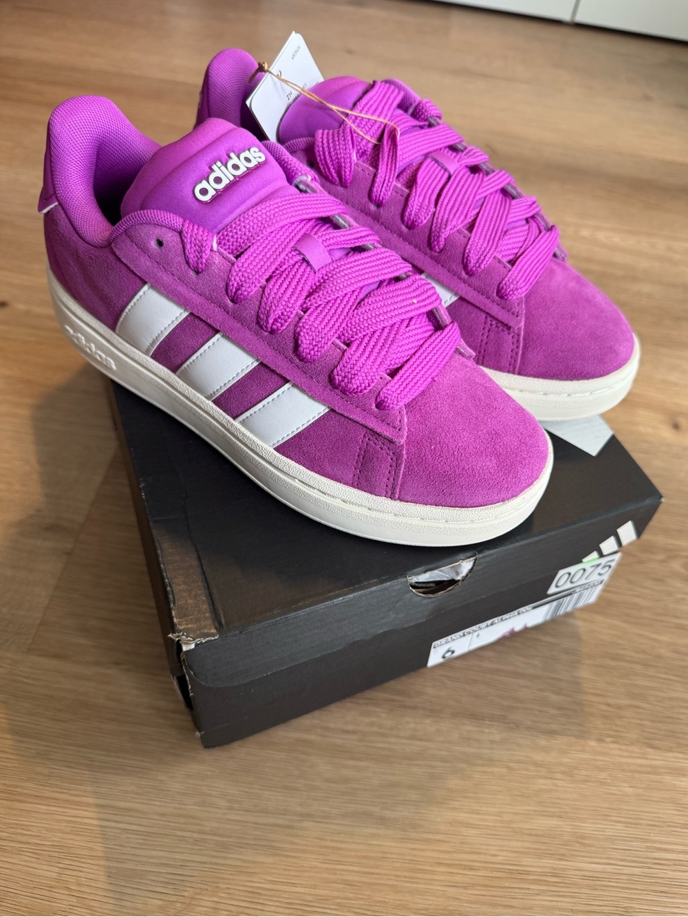 ADIDAS Grand Court Alpha 00s Womens Size 6 NIB Purple Burst White